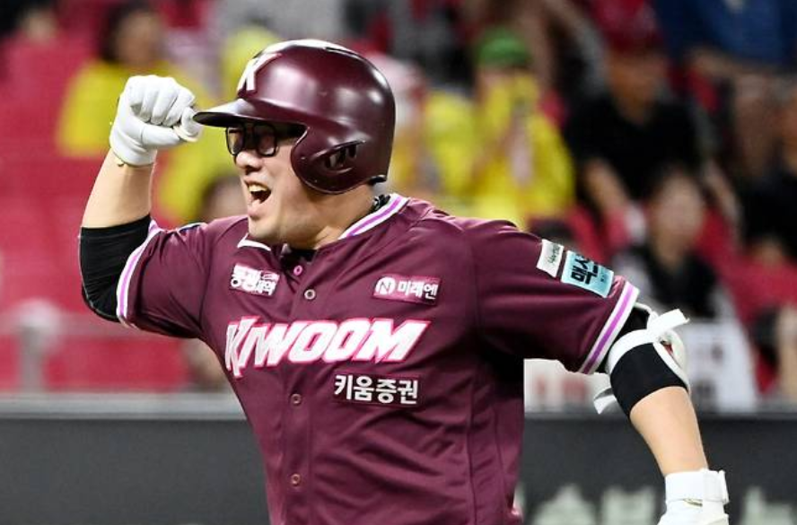 ⚾ [KBO] 안치홍, 9회 결승 스리런…키움 KIA전 시즌 첫 승