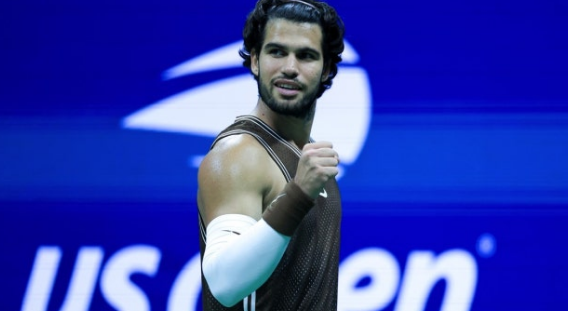 🎾 [US오픈] 알카라스 역전승 3회전…2연패 도전 이어간다