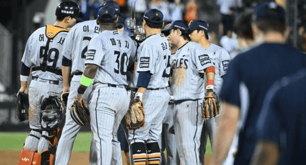 ⚾ [KBO] 한화 연장 승부 끝 두산 제압, 화이트 승리 날아가도 버텼다