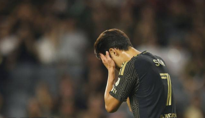 손흥민 시즌 12호 도움에도 LAFC 1-3 패배…서부 5위로 하락