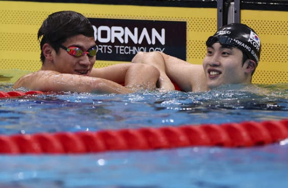 🏊 [아이치·나고야 AG] 김영범 0.04초 차 은메달, 황선우 동메달…판잔러 2연패