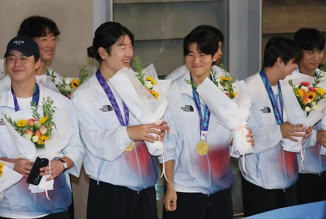 아시안게임 5연패 한국 야구, 포상금도 받는다…KBO 2억원·병역 혜택에 FA 일수까지