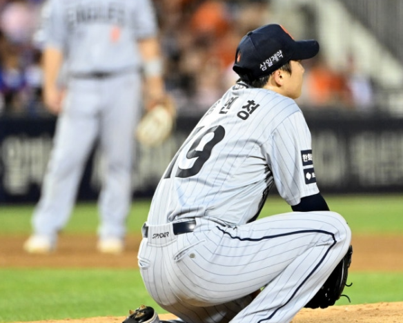 ⚾ [KBO] 왕옌청 복귀전 6실점, 한화 5점 리드도 놓쳤다