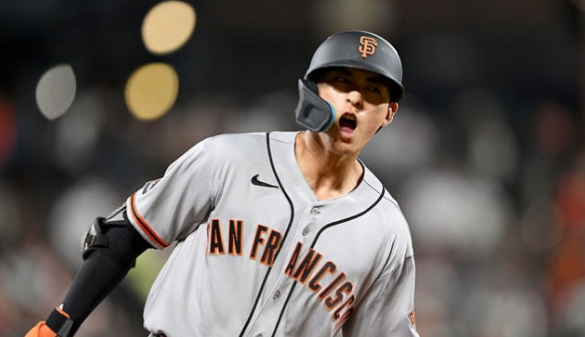 ⚾ [MLB] 이정후 8회 동점 2루타 폭발, 답답했던 침묵 깼다