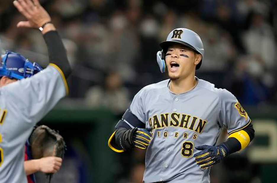 ⚾ [NPB] 사토 테루아키 타격 4관왕, 55년 만의 '나홀로 3할' 완성