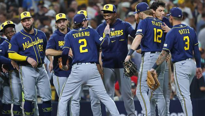 밀워키, 샌디에이고 꺾고 NLCS 진출…다저스와 월드시리즈행 놓고 재격돌