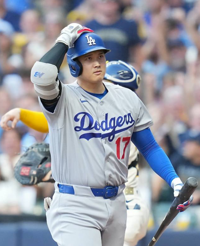 오타니 쇼헤이, NLCS 3차전 선발 제외 가능성…LA 다저스 2연패 위기 속 로버츠 감독 결단 주목